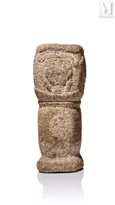 Jan KRIZEK (Dobroměřice 1919 - Tulle 1985) — Totem à décor de figures humaines