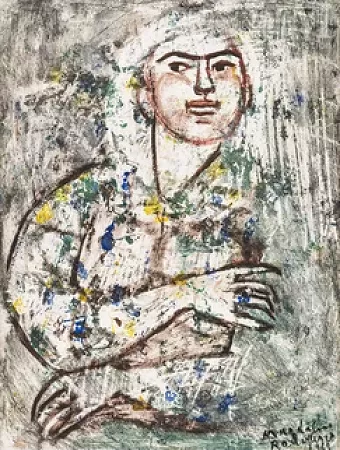 Femme aux bras croisés