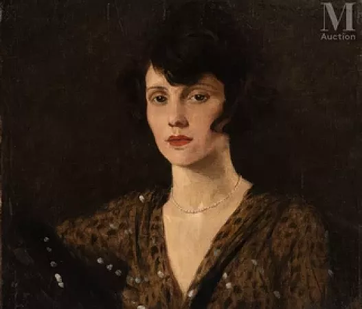 Portrait de femme au collier de perles