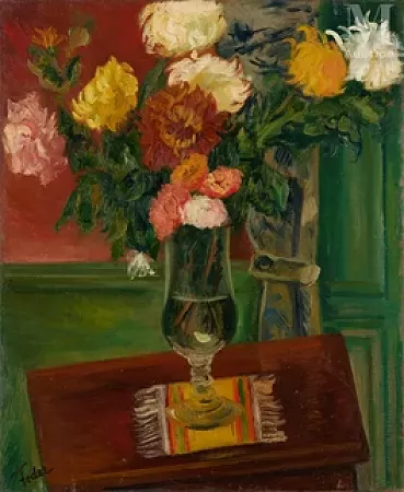 Bouquet de dahlias dans un intérieur