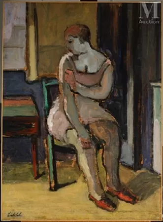 Femme sur chaise