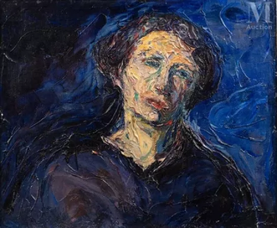 Portrait de femme sur fond bleu
